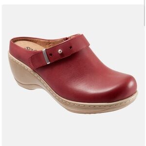 SoftWalk Women's Red Leather Mules